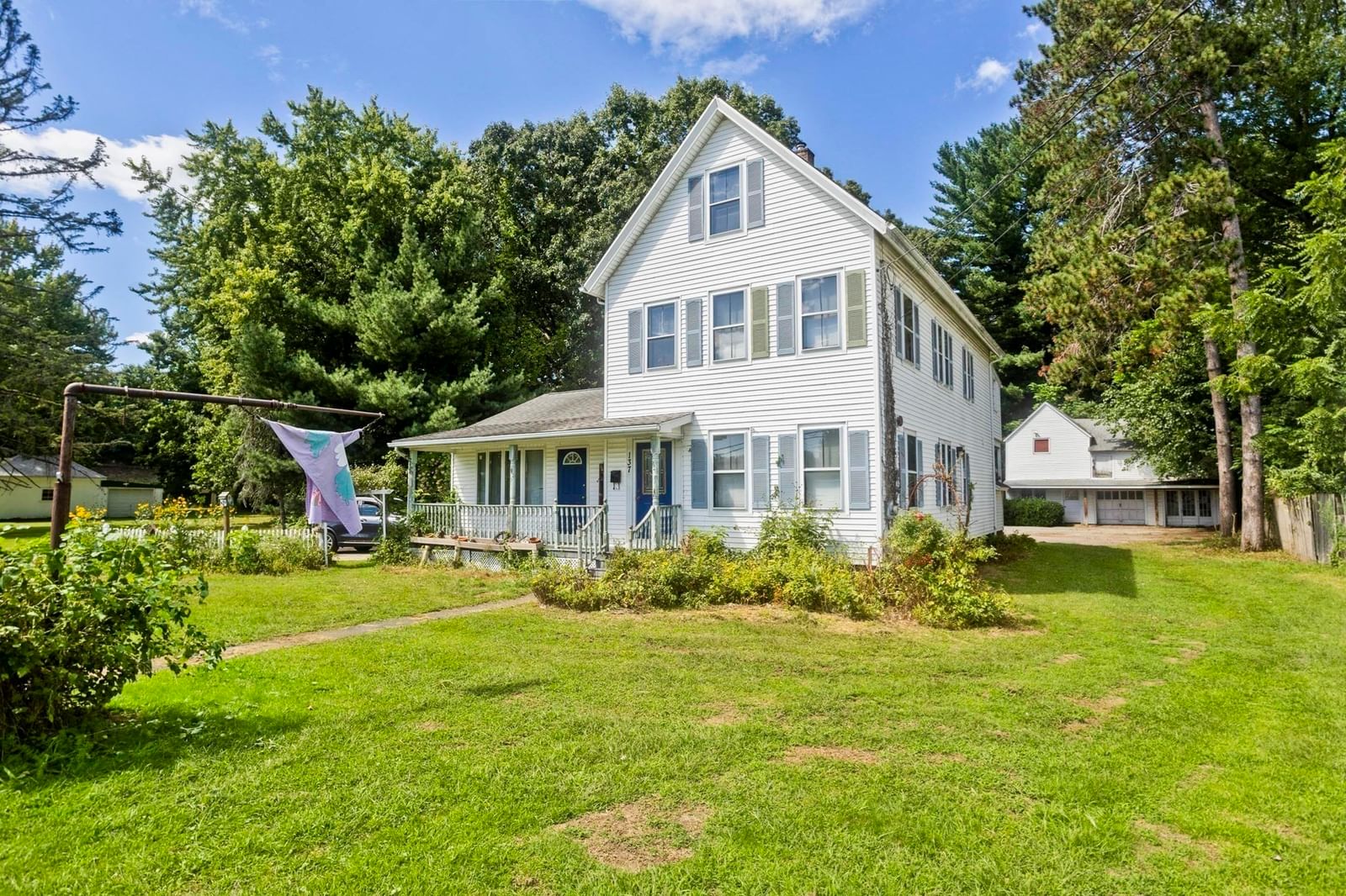 137 Sheridan St. Chicopee — Photo 2 of 33