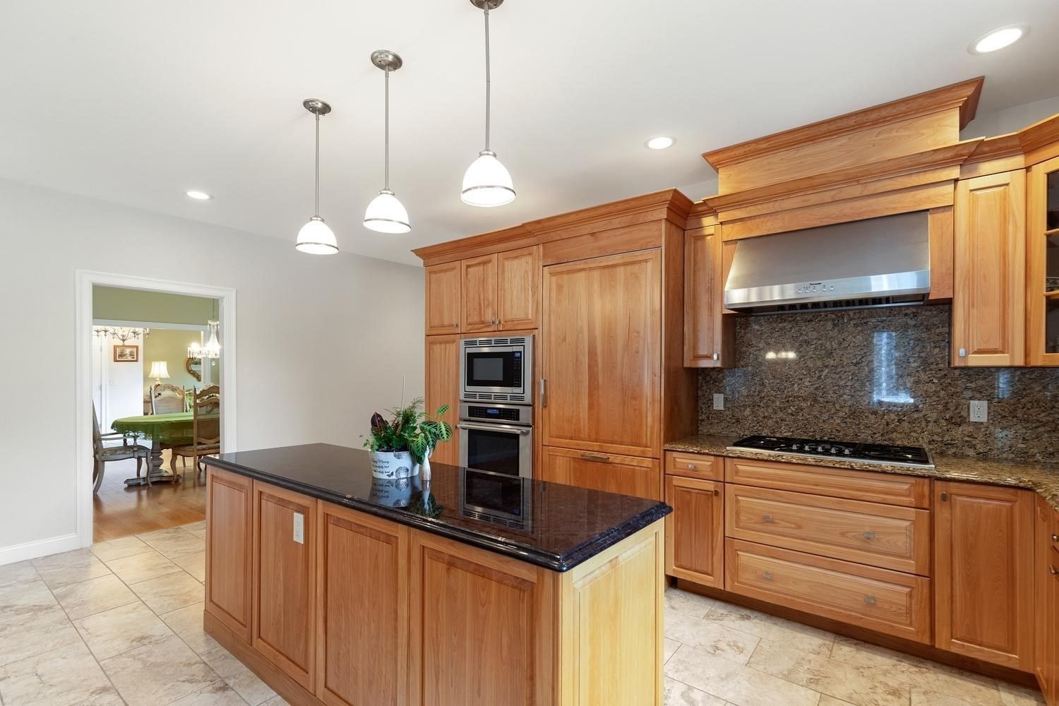 30 Hampden Ave Burlington — Photo 10 of 33