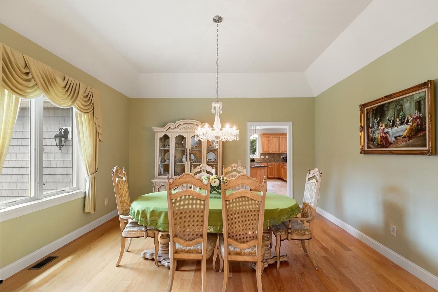 30 Hampden Ave Burlington — Photo 16 of 33