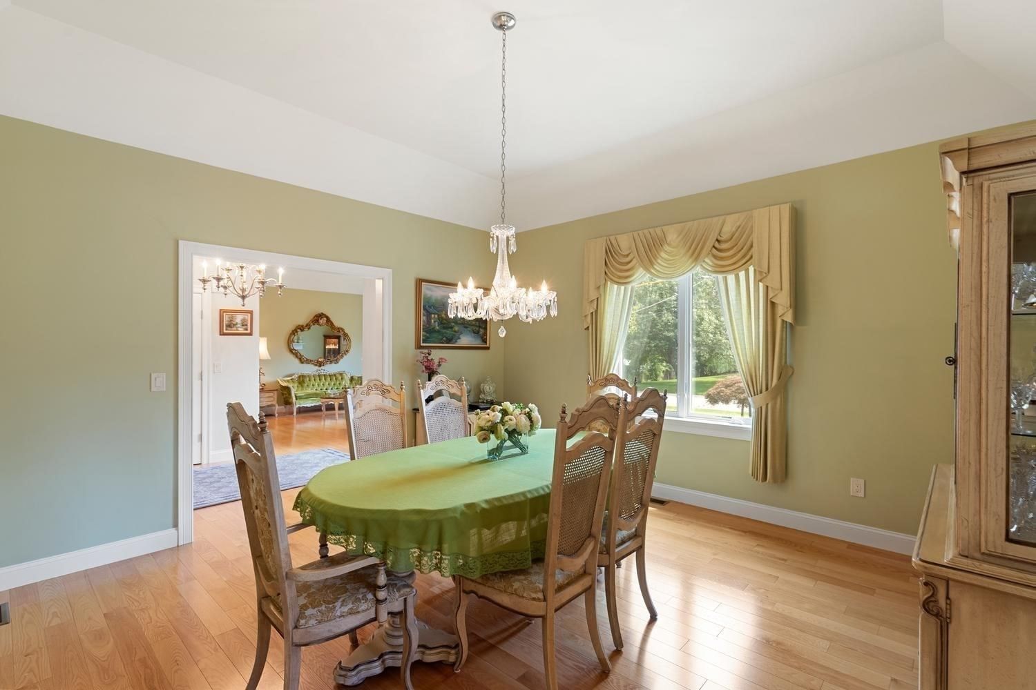 30 Hampden Ave Burlington — Photo 17 of 33