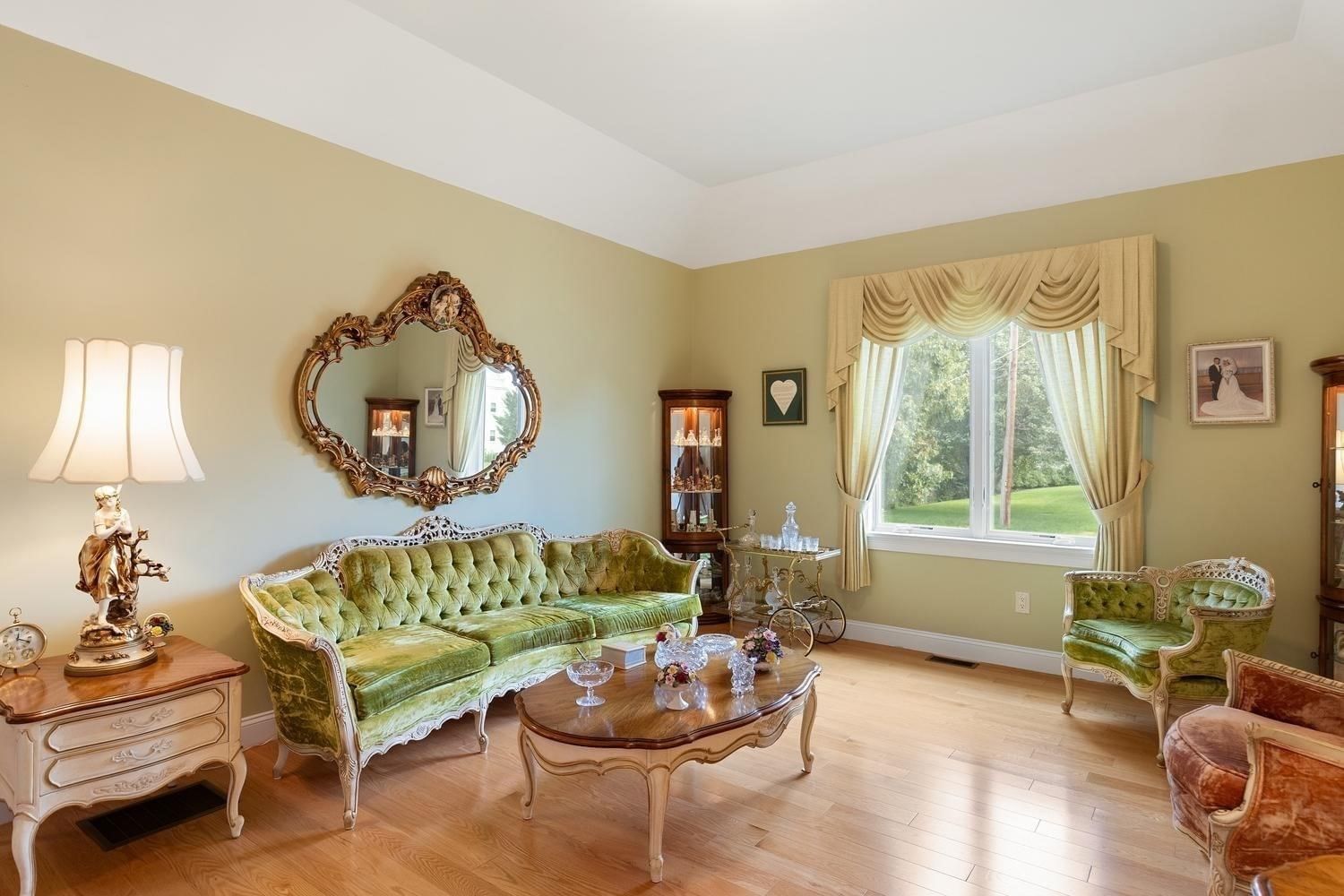 30 Hampden Ave Burlington — Photo 19 of 33