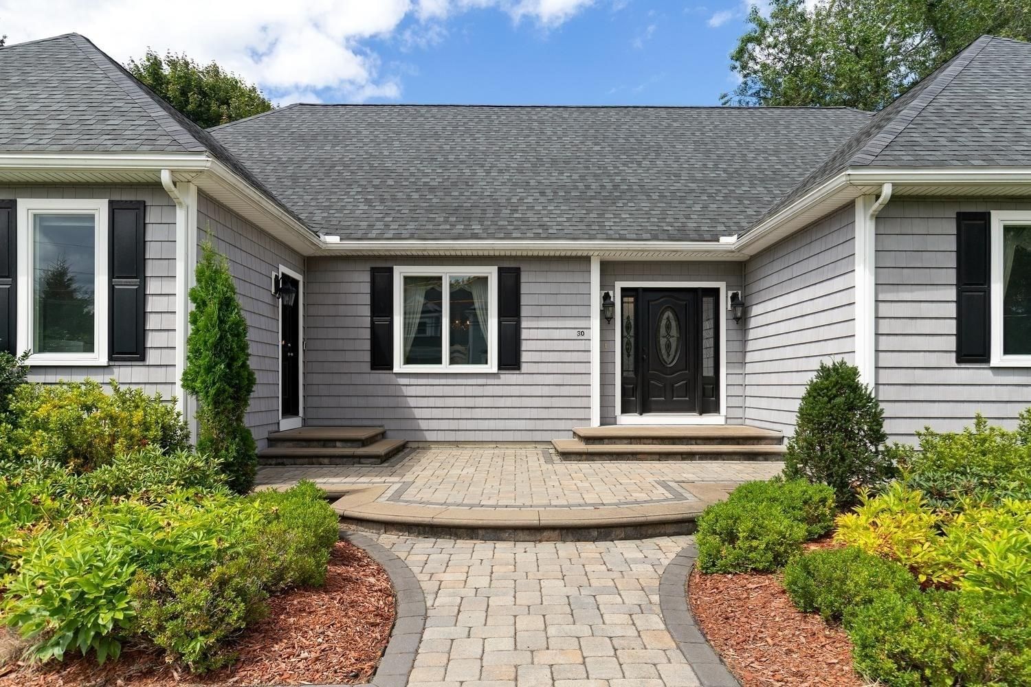 30 Hampden Ave Burlington — Photo 3 of 33