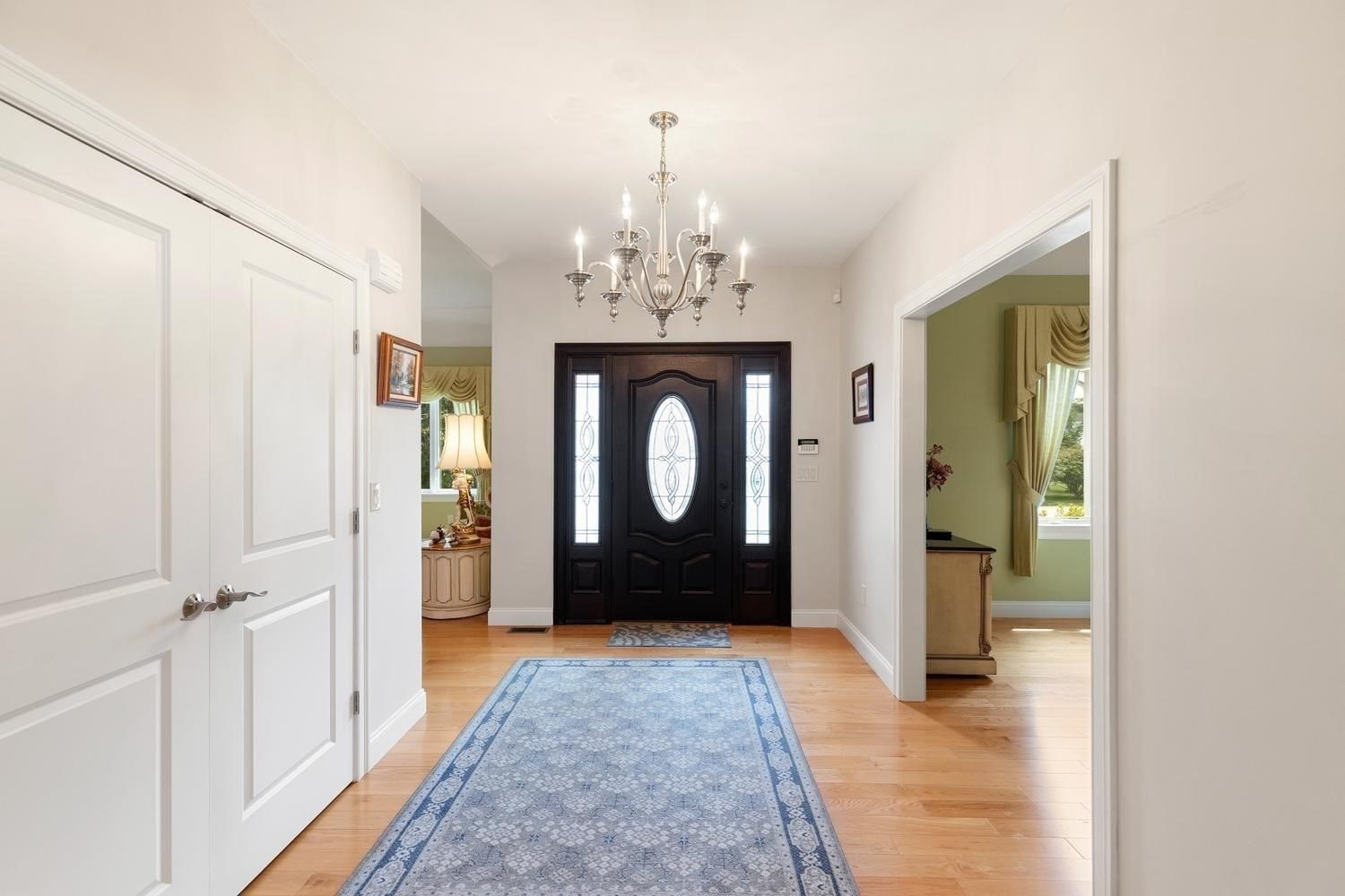 30 Hampden Ave Burlington — Photo 4 of 33