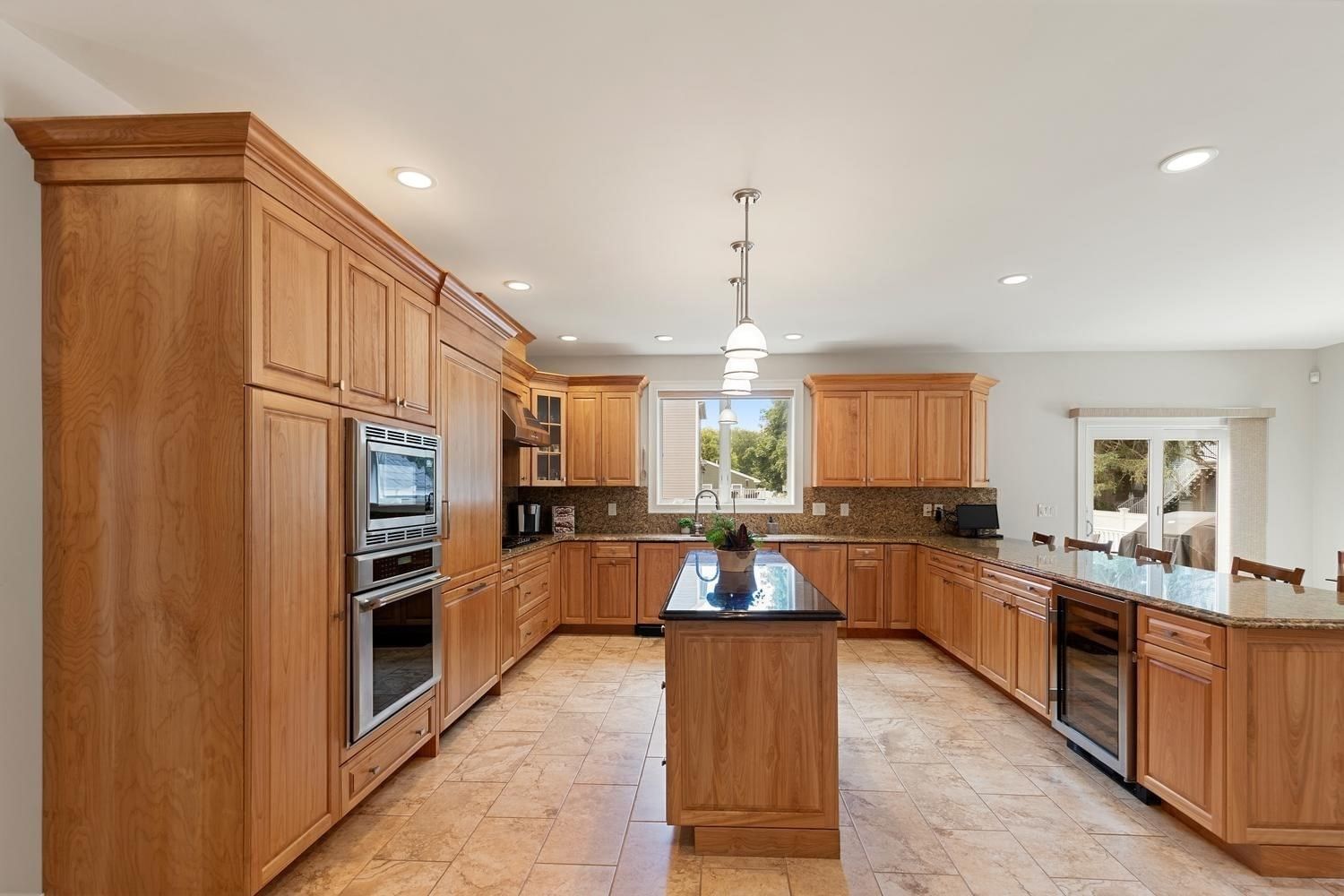 30 Hampden Ave Burlington — Photo 6 of 33