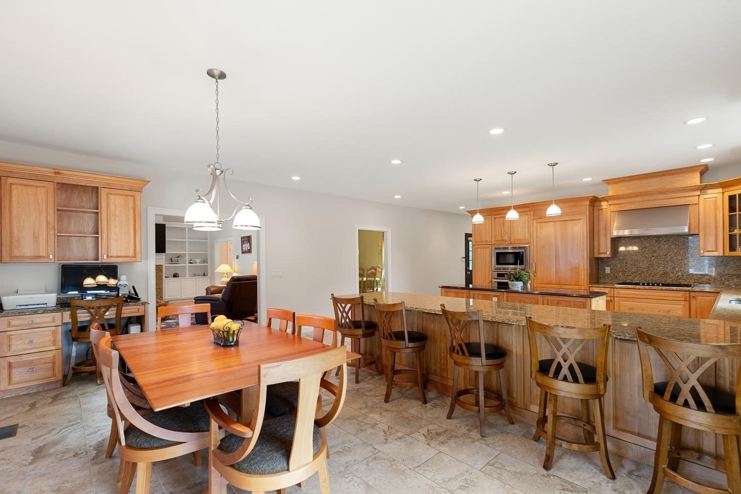 30 Hampden Ave Burlington — Photo 9 of 33