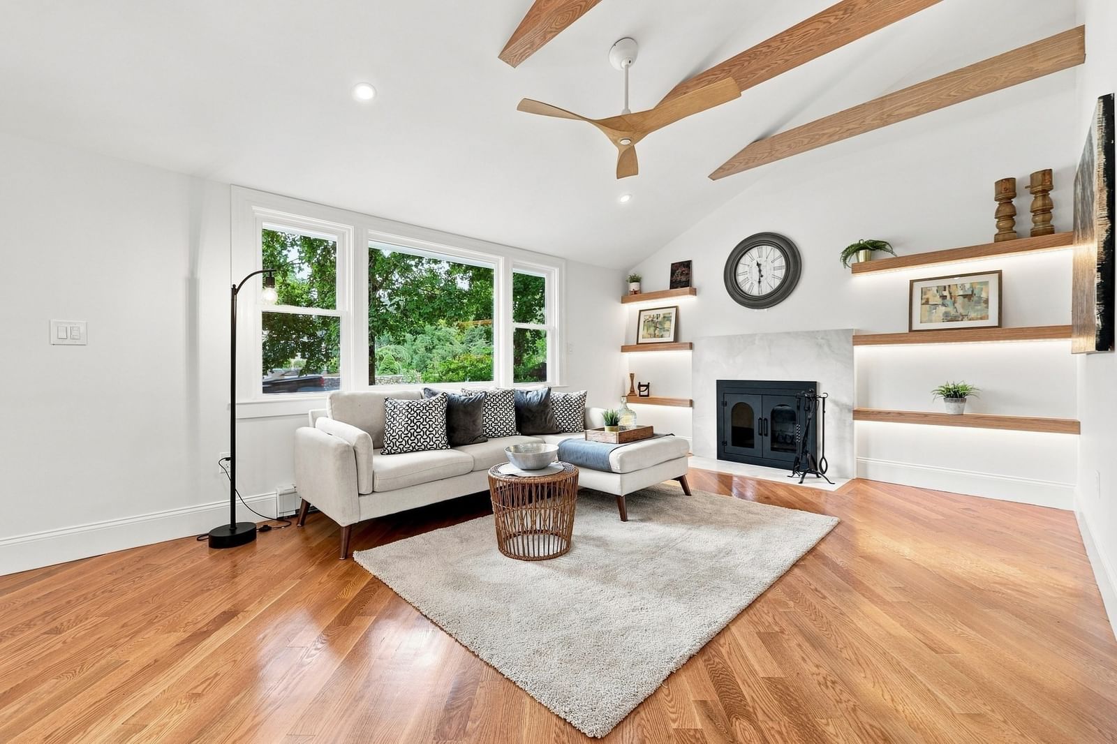 121 Elm St North Reading — Photo 3 of 34
