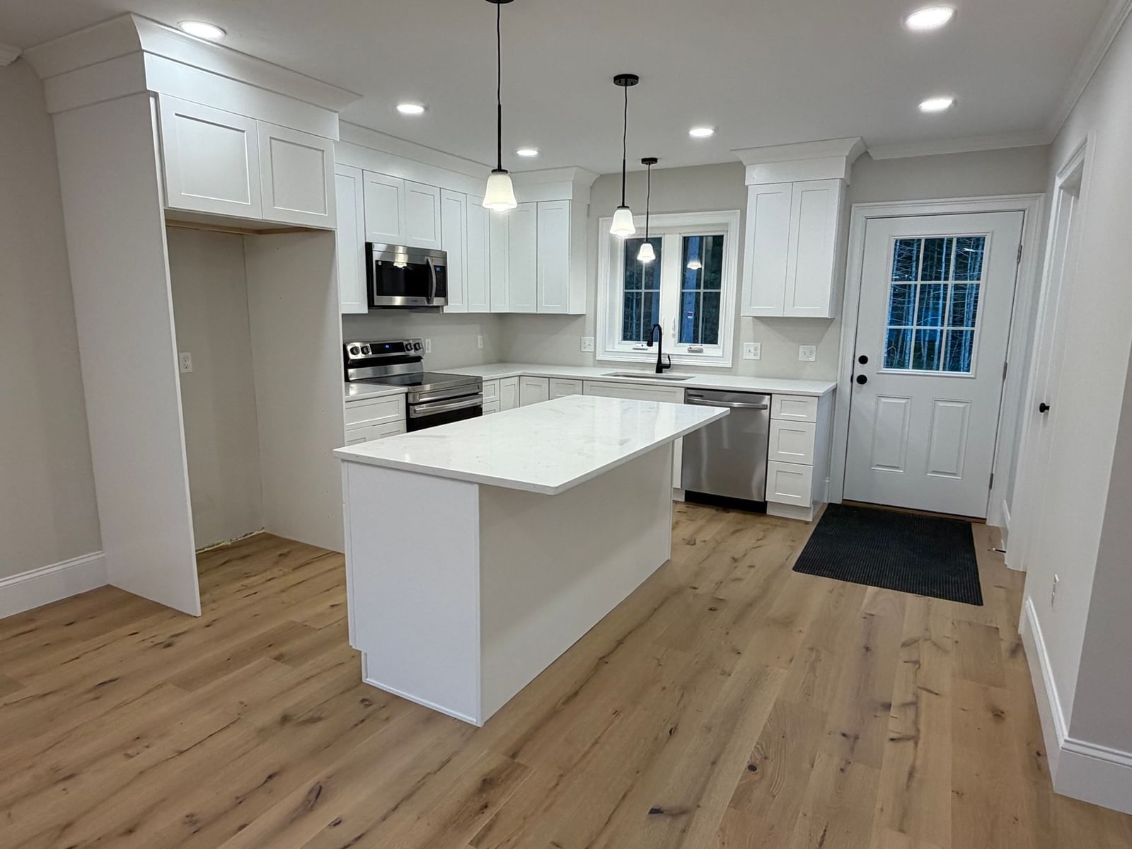 10 Maple Hill Rd Lakeville — Photo 4 of 30