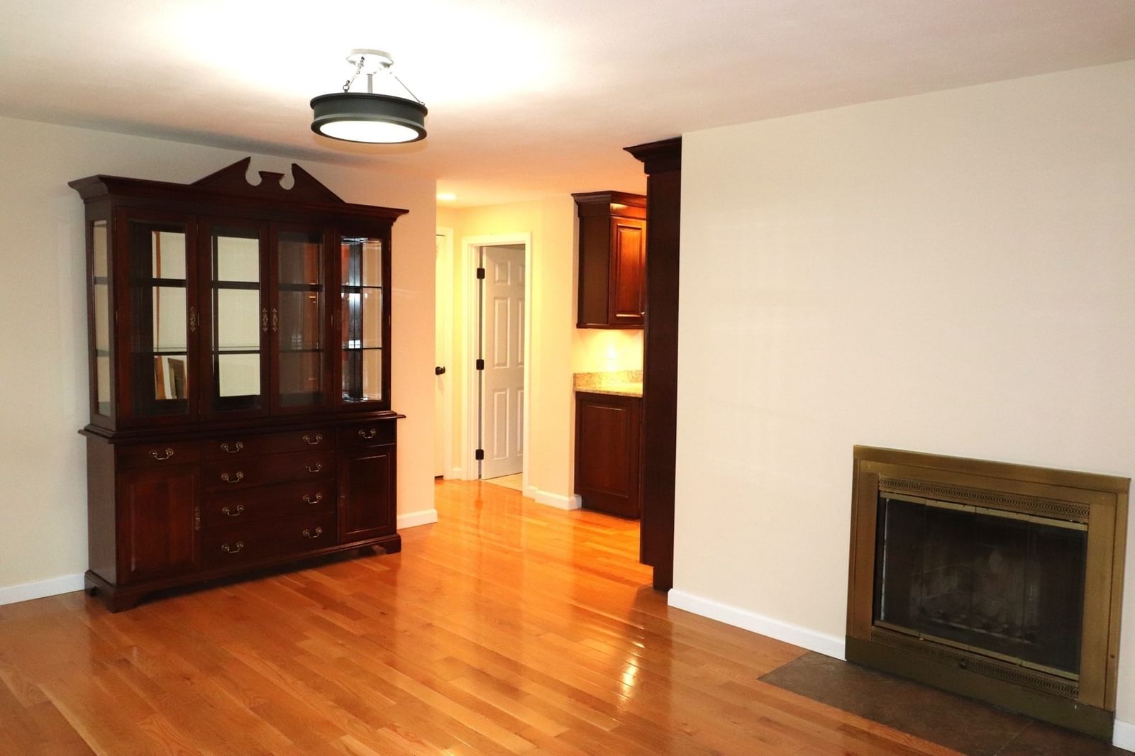 146 Walnut St Shrewsbury — Photo 4 of 25