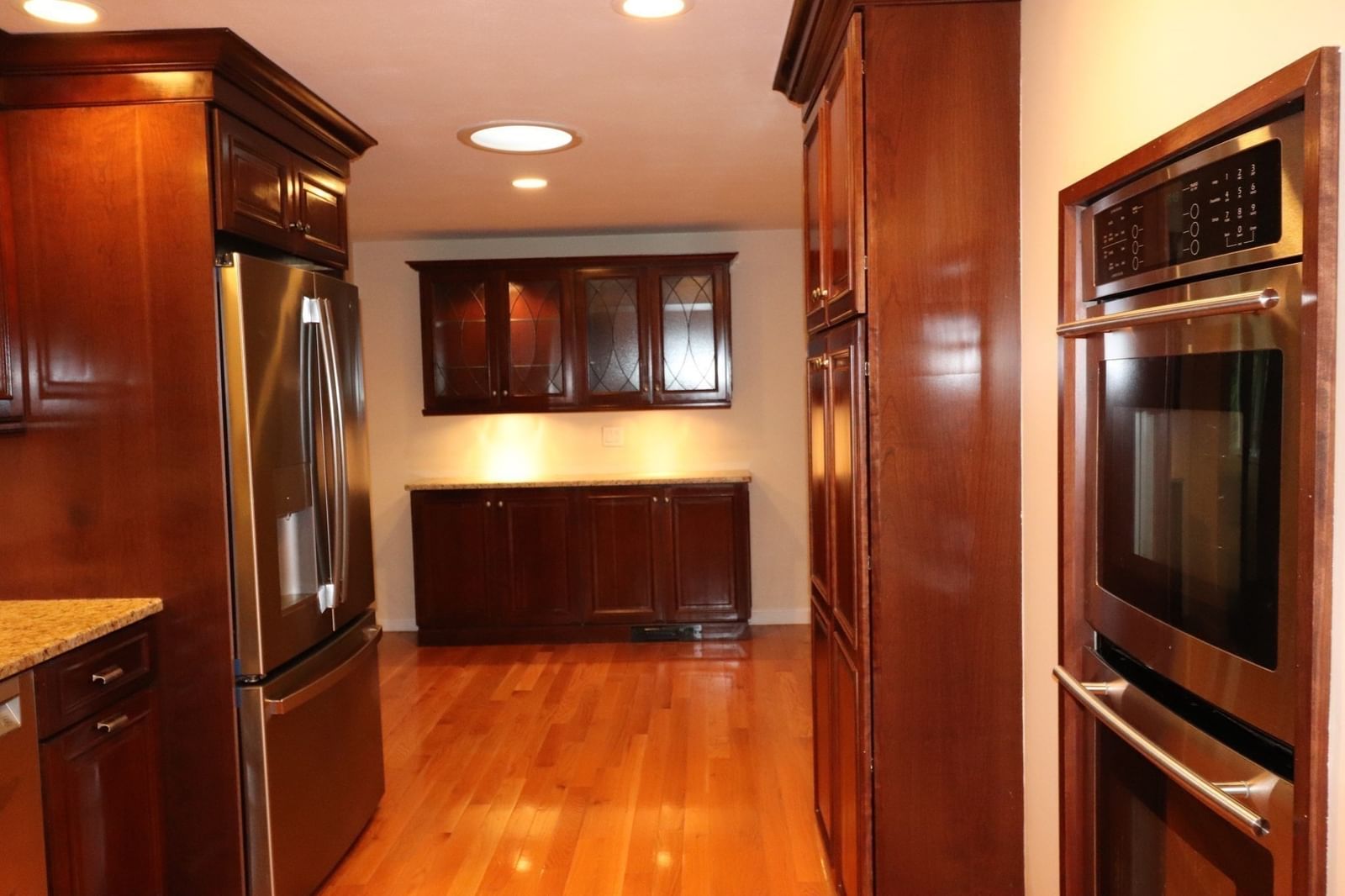 146 Walnut St Shrewsbury — Photo 7 of 25