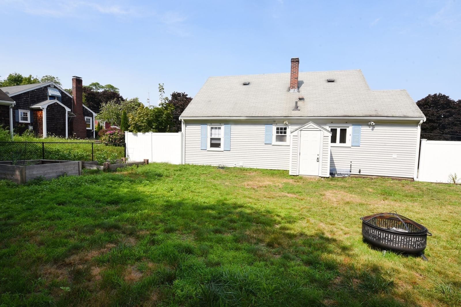 18 Gould Rd Plymouth — Photo 3 of 41