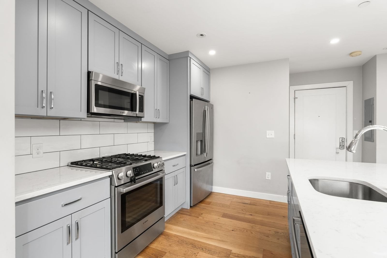 10-16 Everett St #402 Boston — Photo 10 of 39