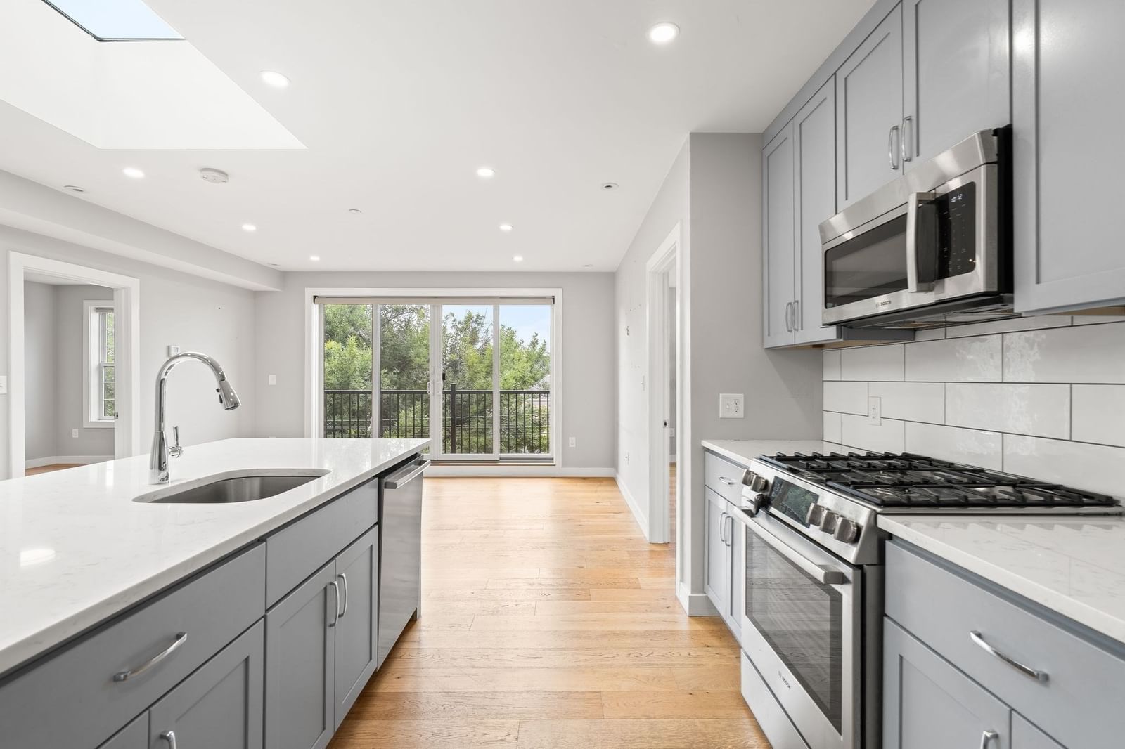 10-16 Everett St #402 Boston — Photo 12 of 39