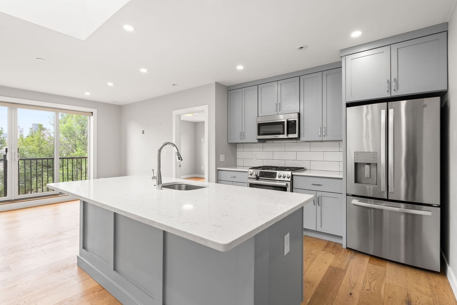 10-16 Everett St #402 Boston — Photo 13 of 39