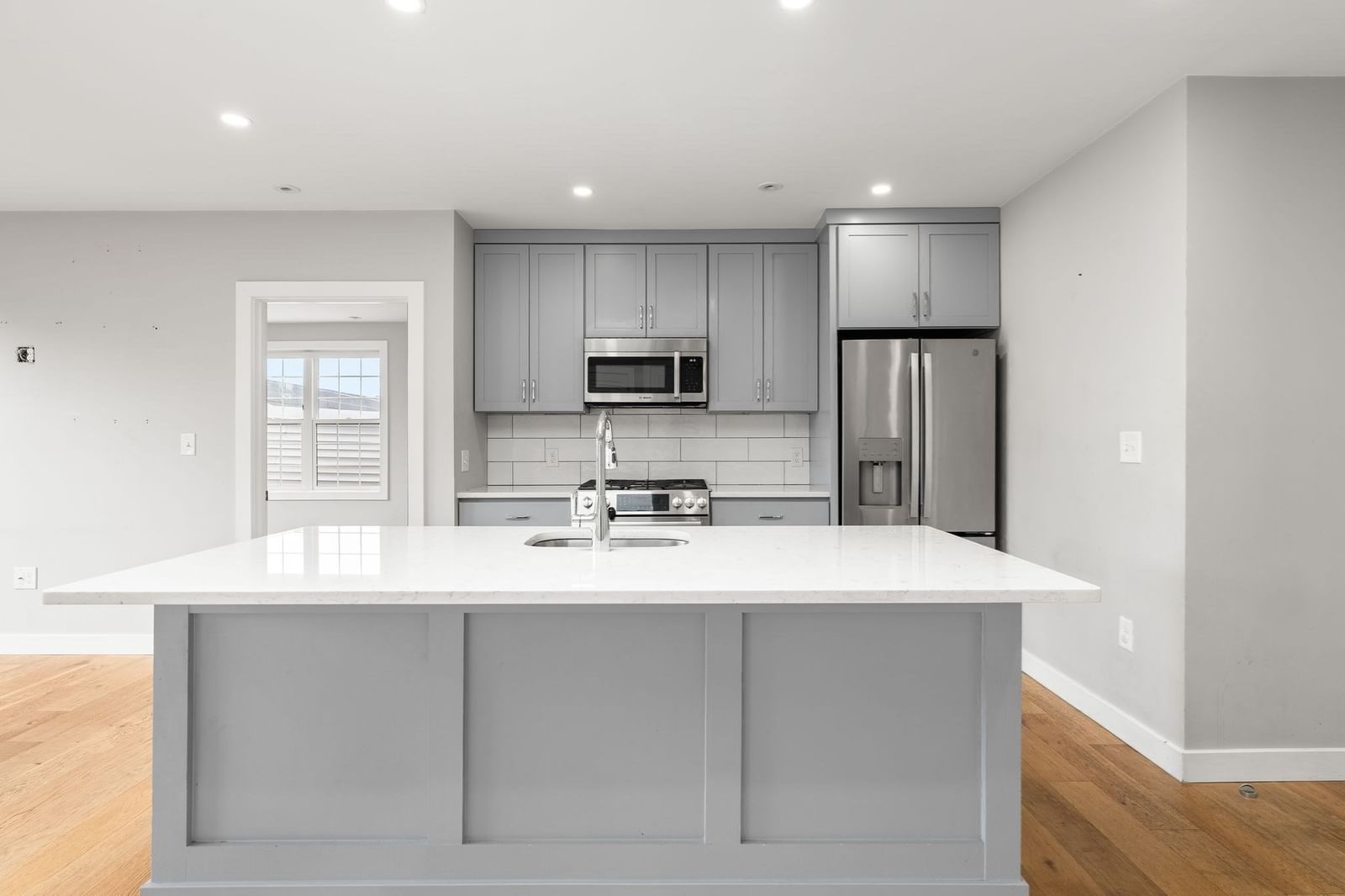10-16 Everett St #402 Boston — Photo 15 of 39