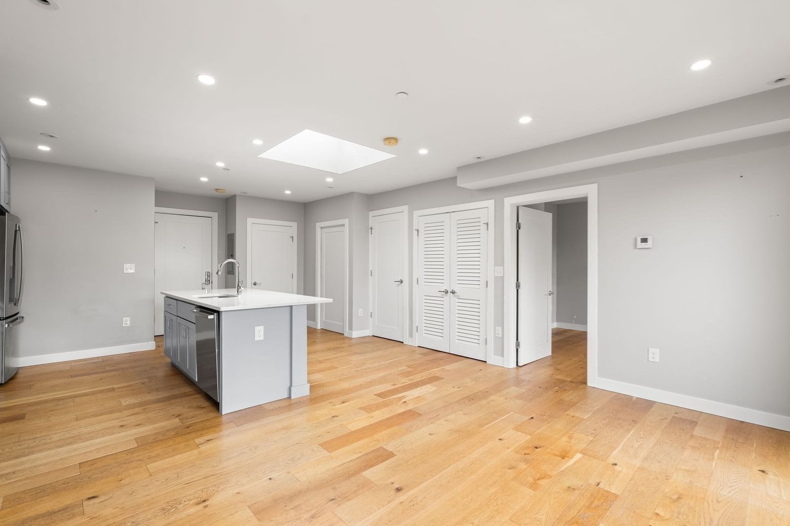 10-16 Everett St #402 Boston — Photo 16 of 39