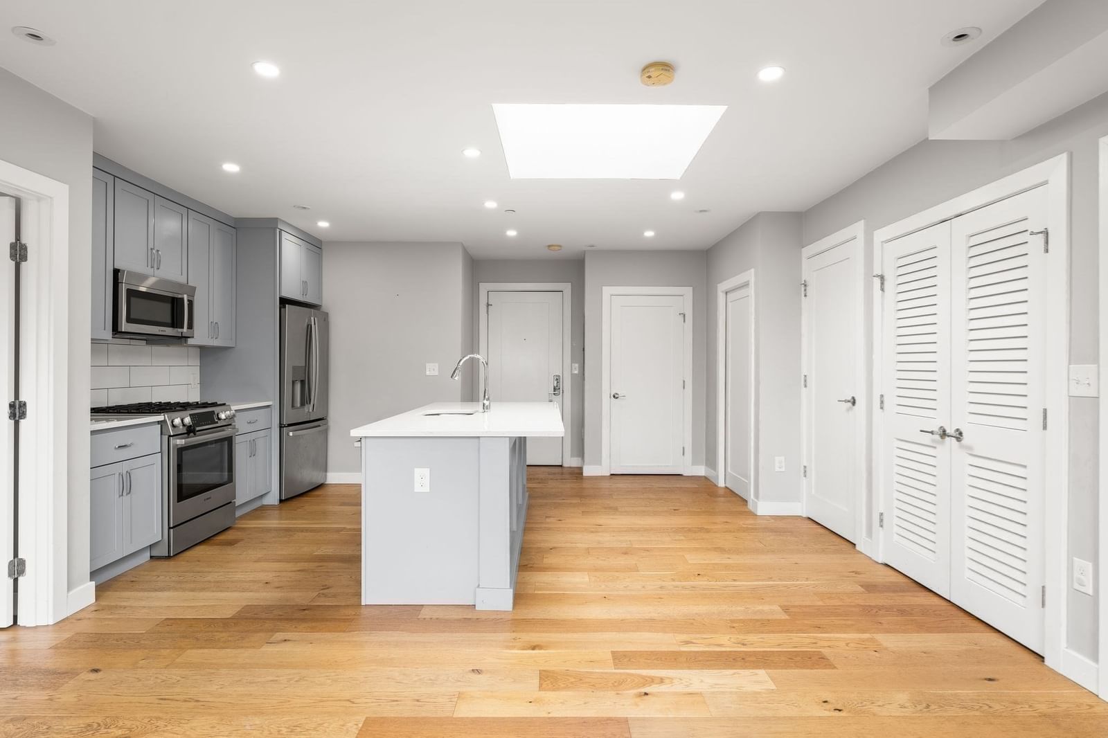 10-16 Everett St #402 Boston — Photo 17 of 39