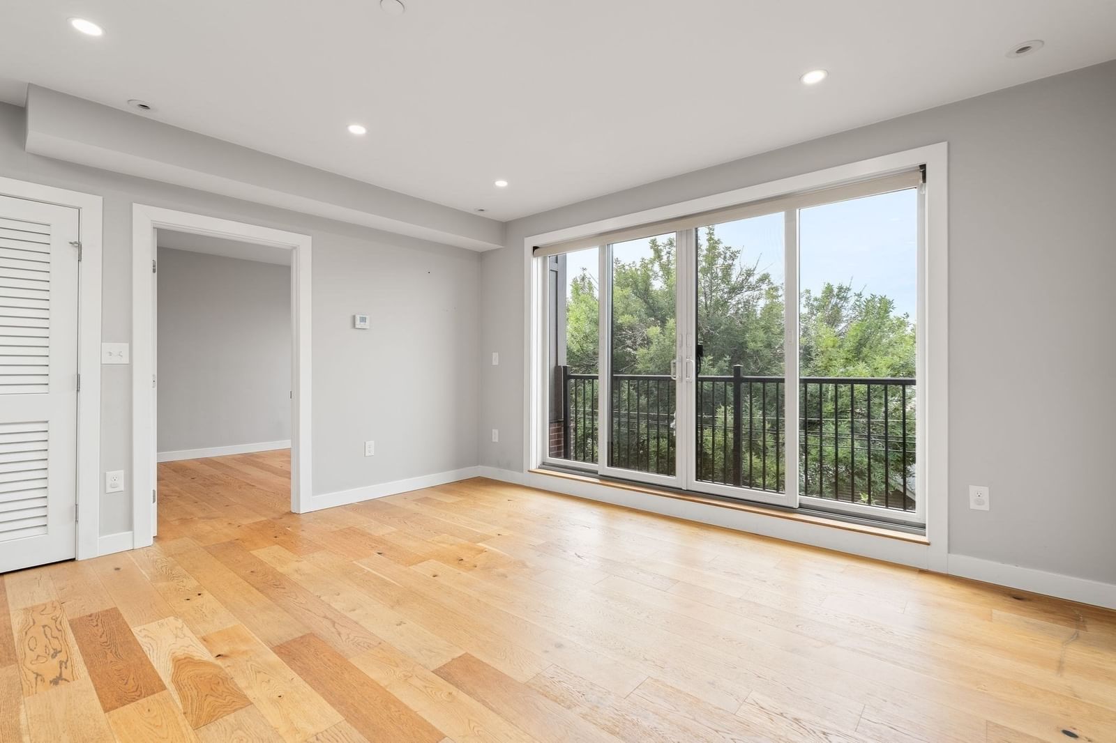 10-16 Everett St #402 Boston — Photo 3 of 39