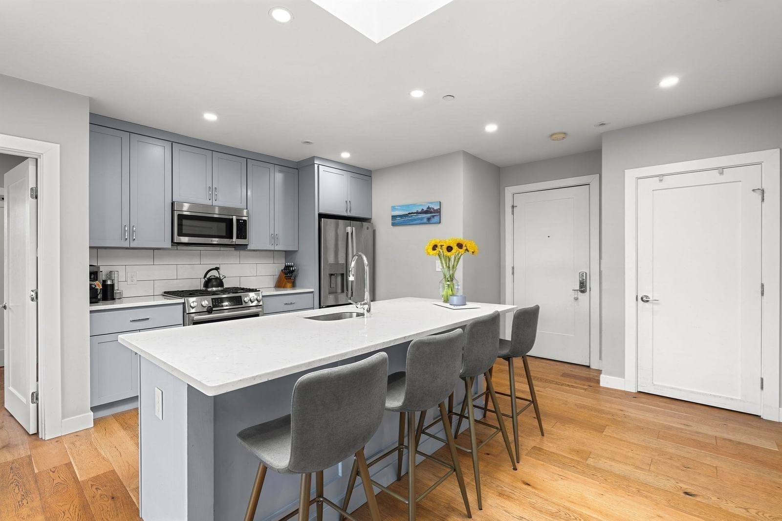 10-16 Everett St #402 Boston — Photo 5 of 39