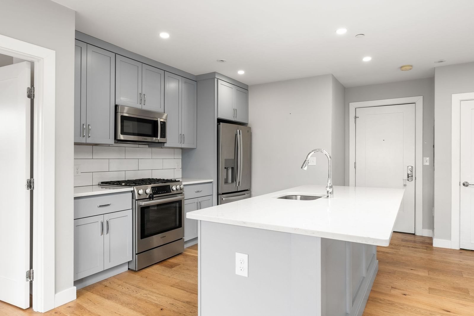 10-16 Everett St #402 Boston — Photo 6 of 39