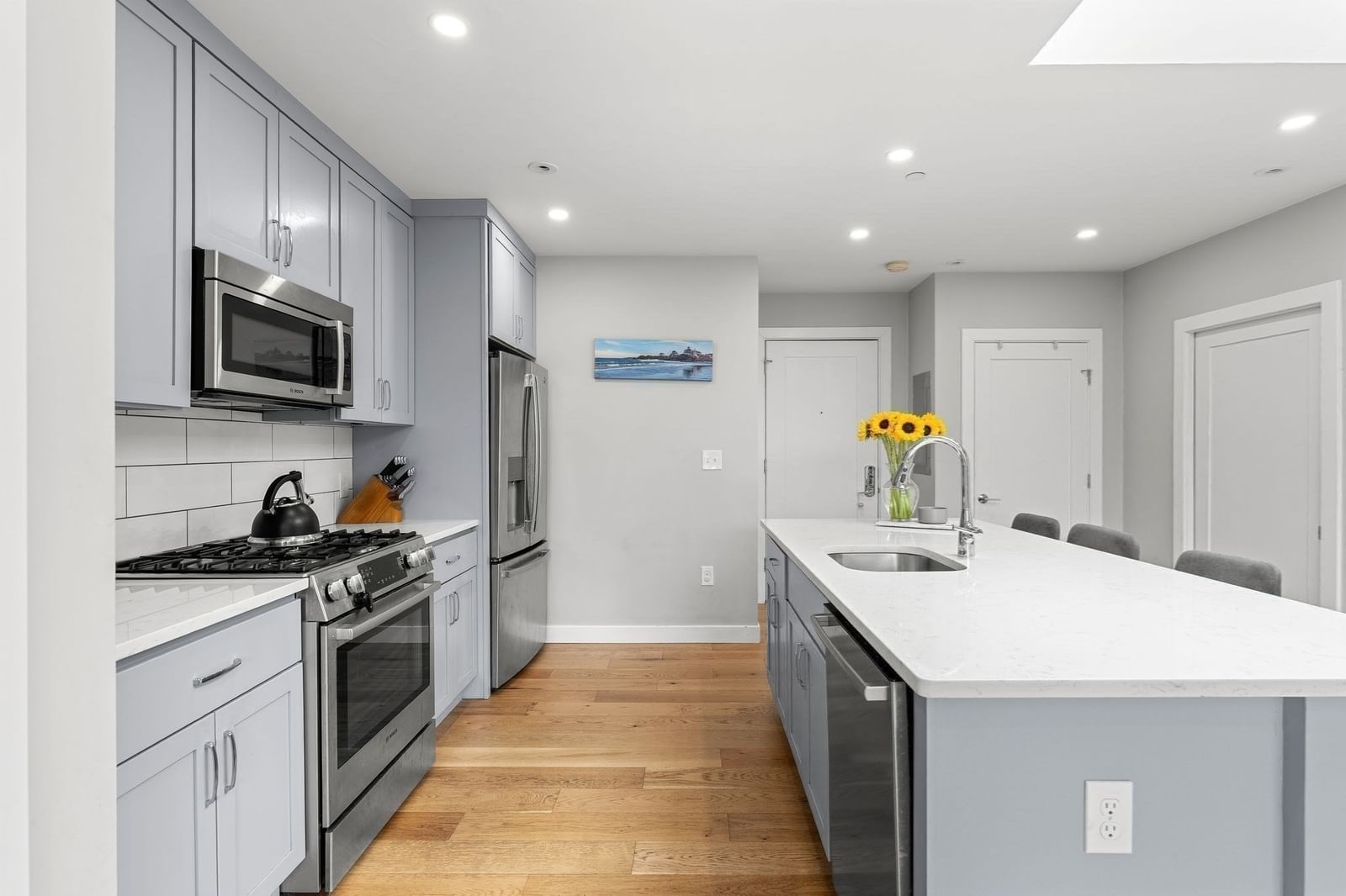 10-16 Everett St #402 Boston — Photo 9 of 39