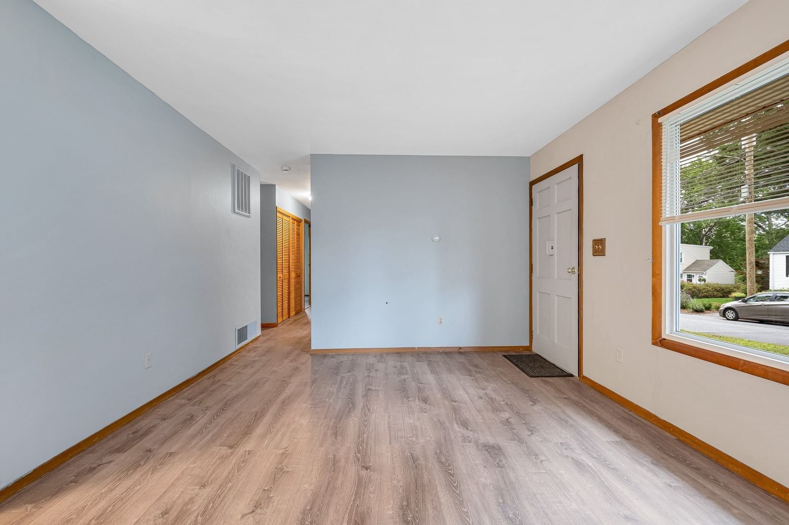122 Fetherston Ave Lowell — Photo 5 of 42