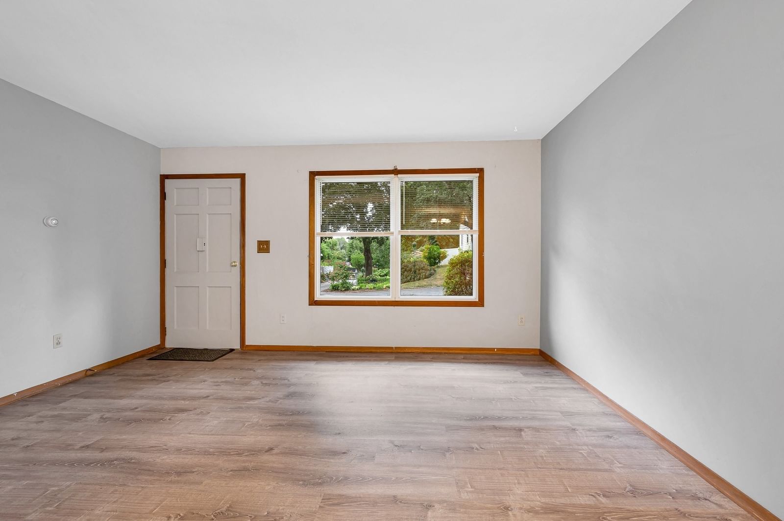 122 Fetherston Ave Lowell — Photo 7 of 42
