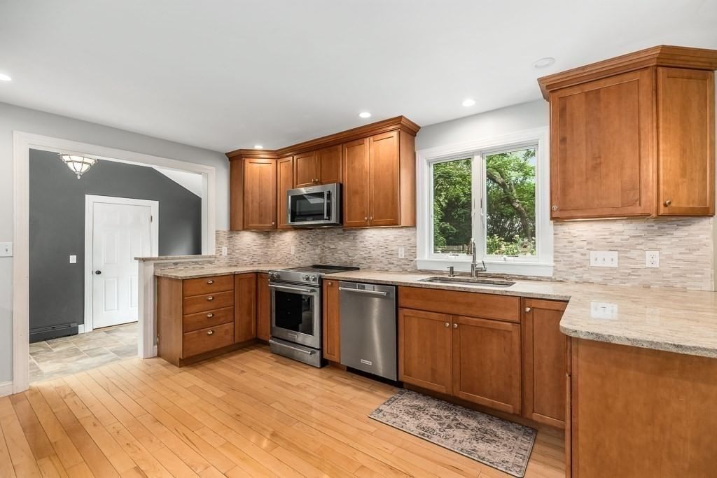 10 Donegal Circle Danvers — Photo 4 of 29