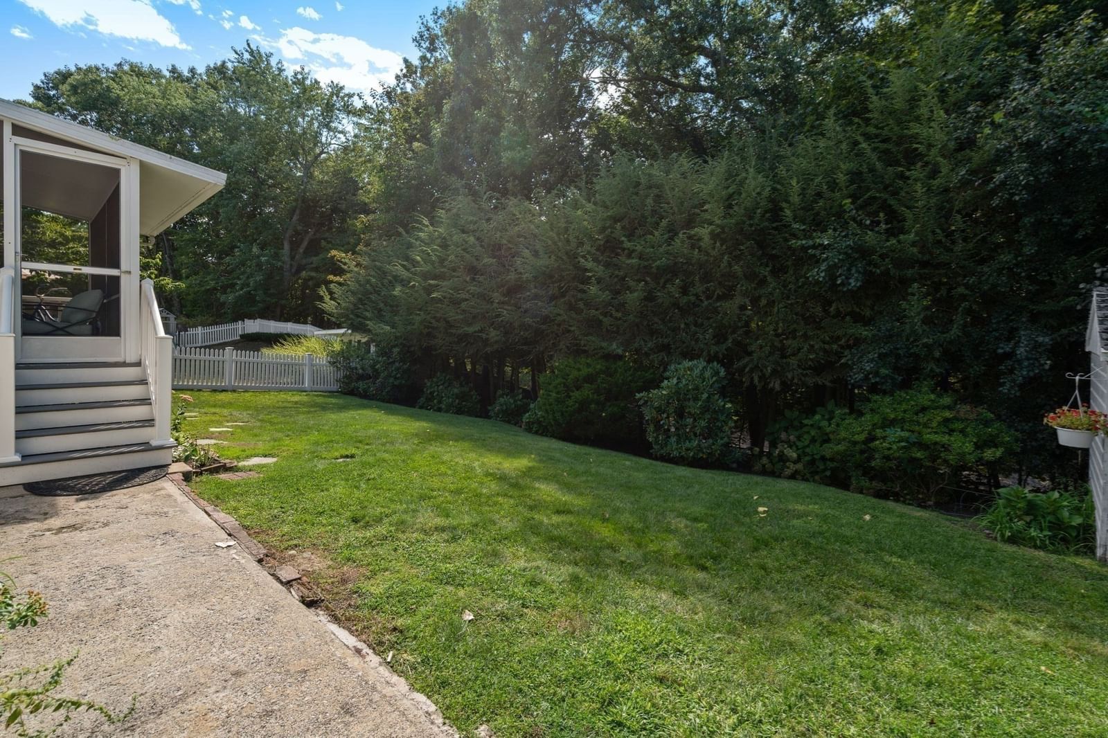 46 Norwich Circle Medford — Photo 34 of 37
