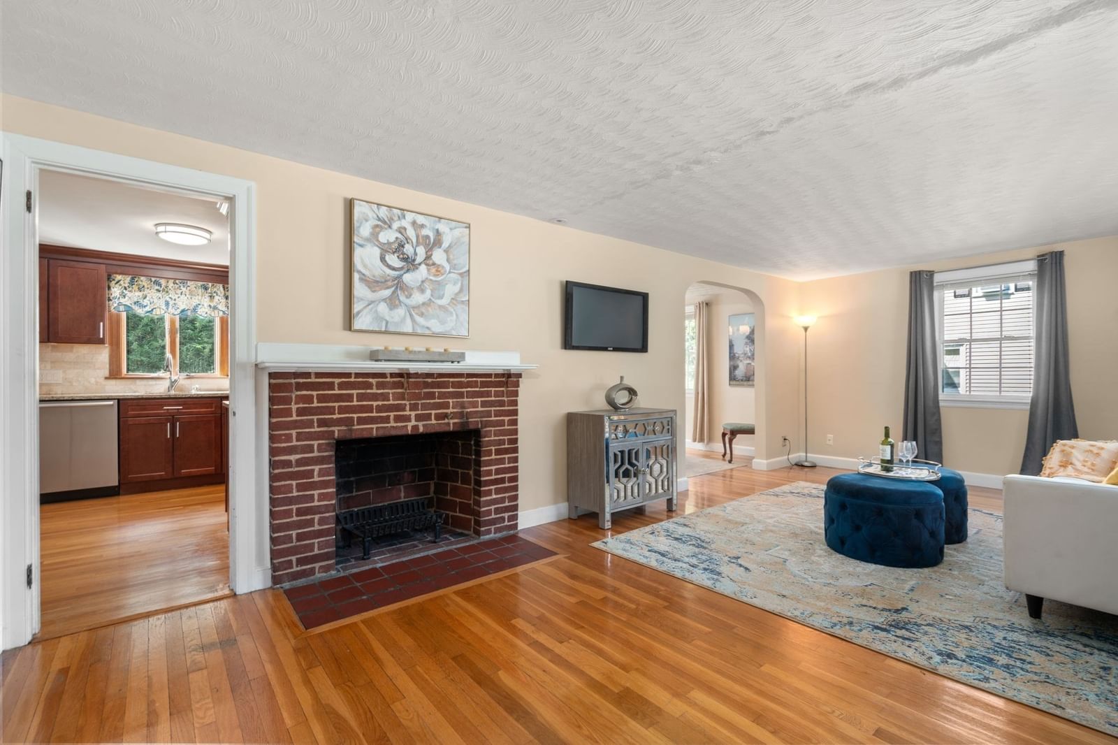 46 Norwich Circle Medford — Photo 4 of 37