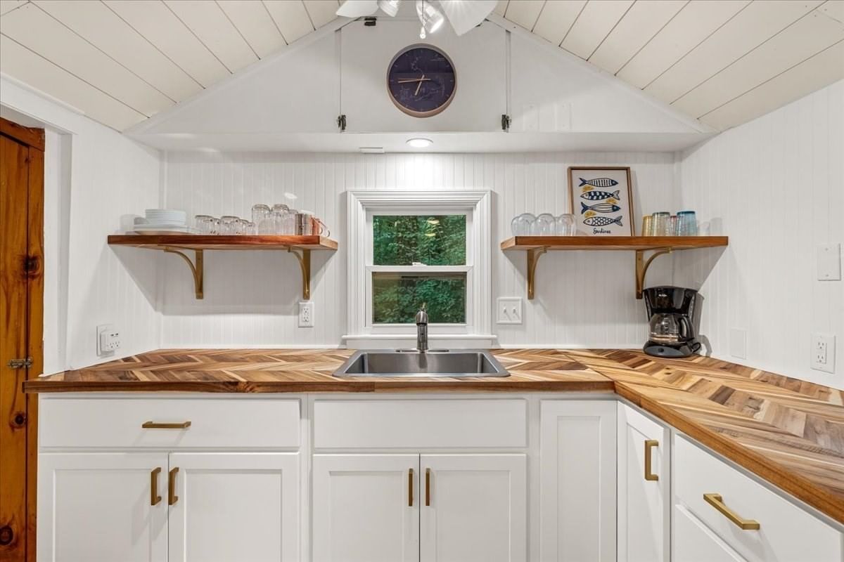 207 Bartlett Rd Plymouth — Photo 11 of 36