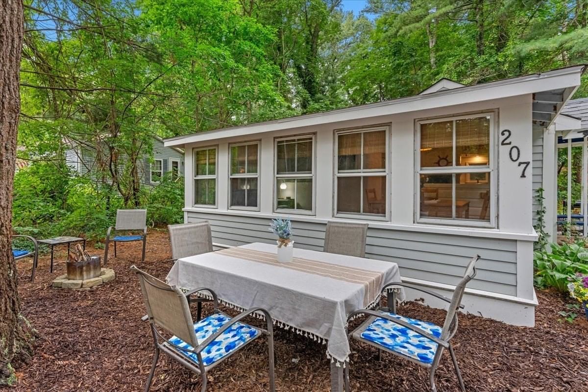207 Bartlett Rd Plymouth — Photo 3 of 36