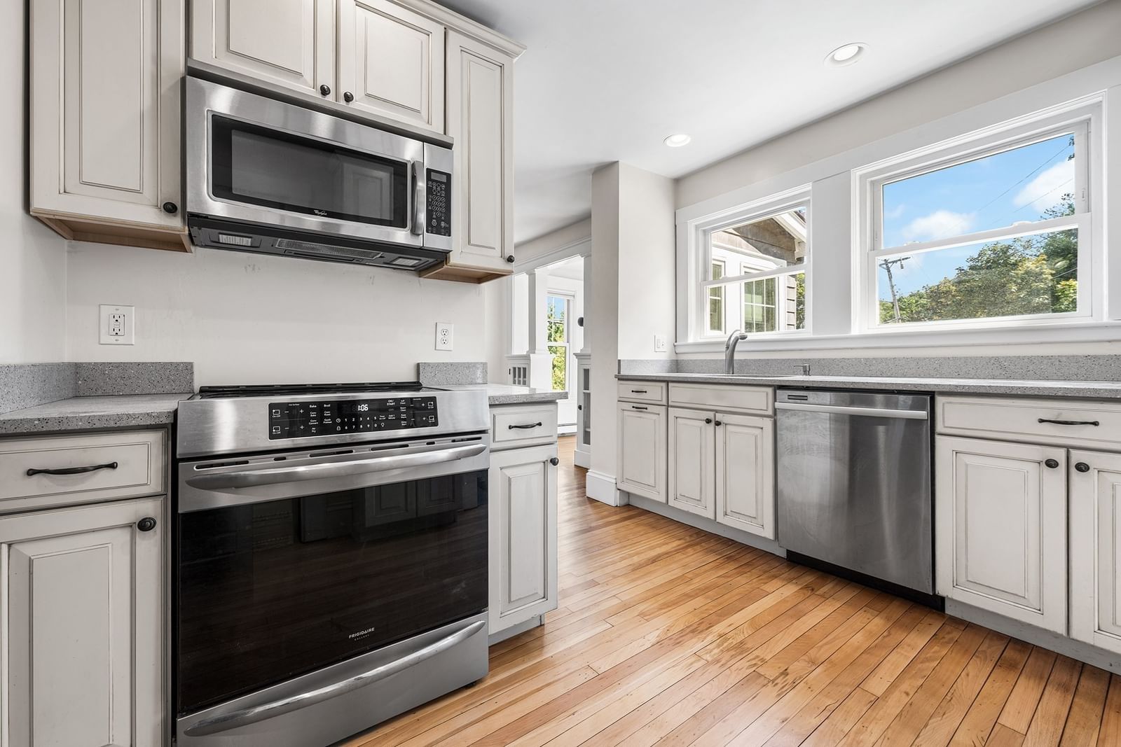 106 Paul Revere Rd Arlington — Photo 11 of 33