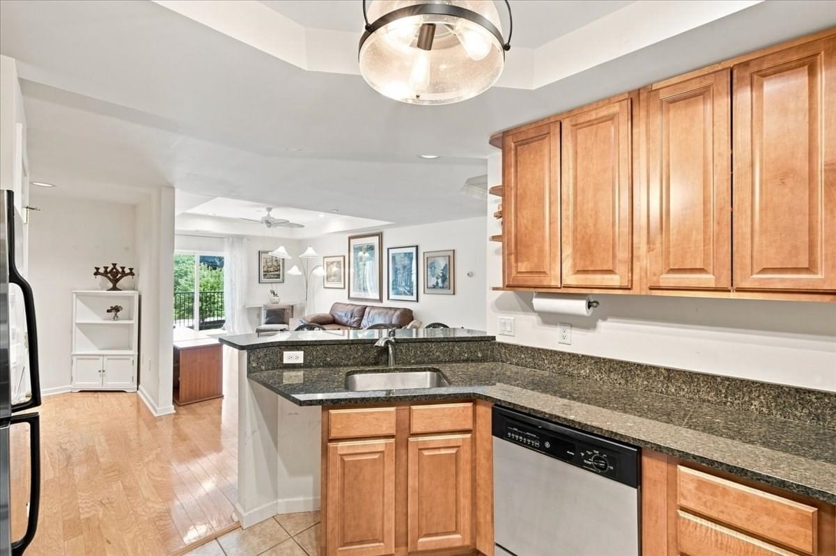 989 East St #303 Dedham — Photo 18 of 42