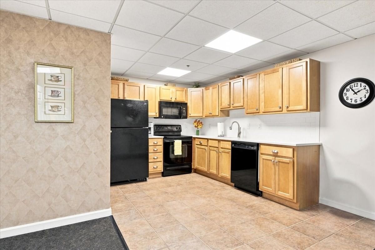 989 East St #303 Dedham — Photo 33 of 42