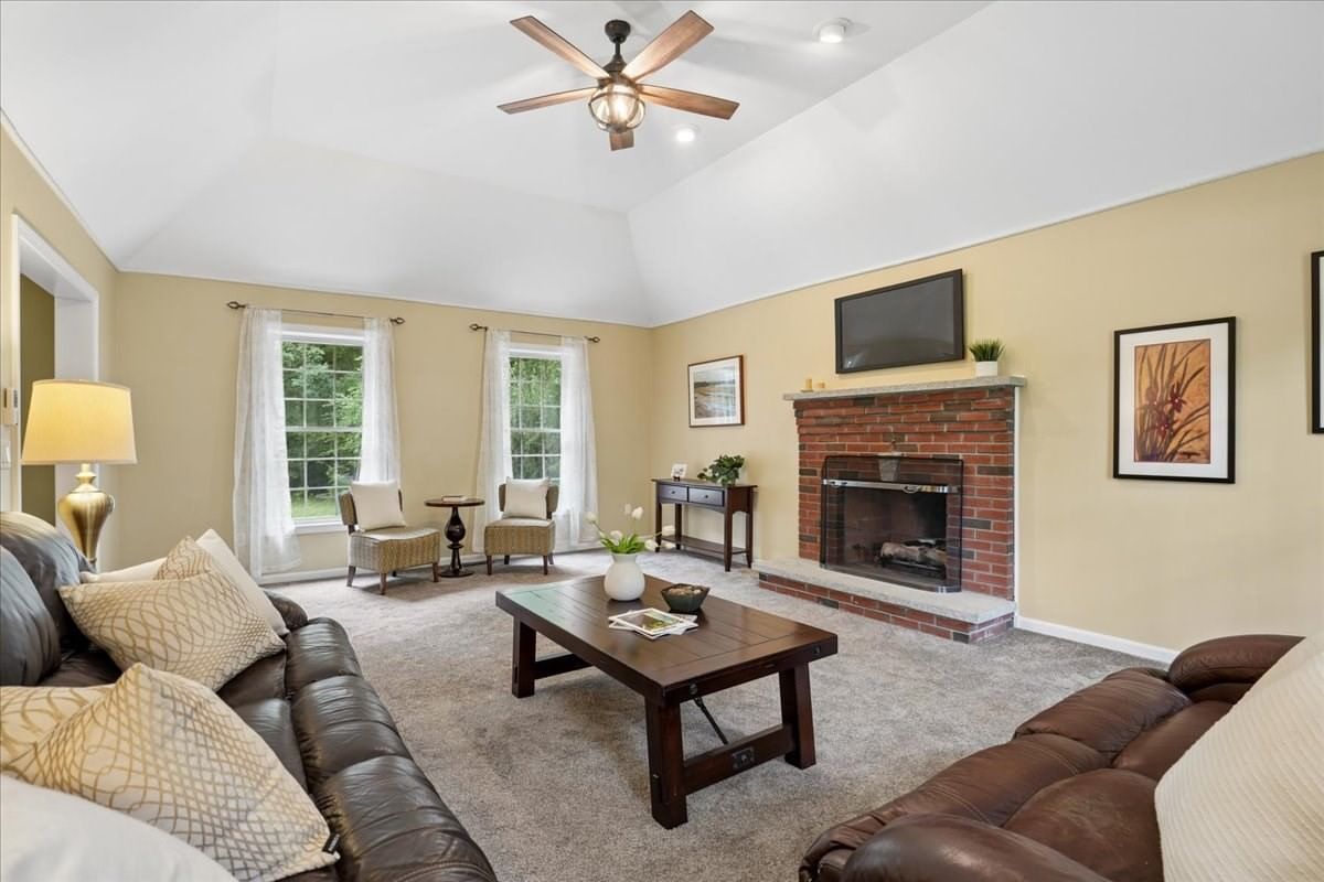 6 Sterling Dr, Londonderry, NH 03053 photo 3