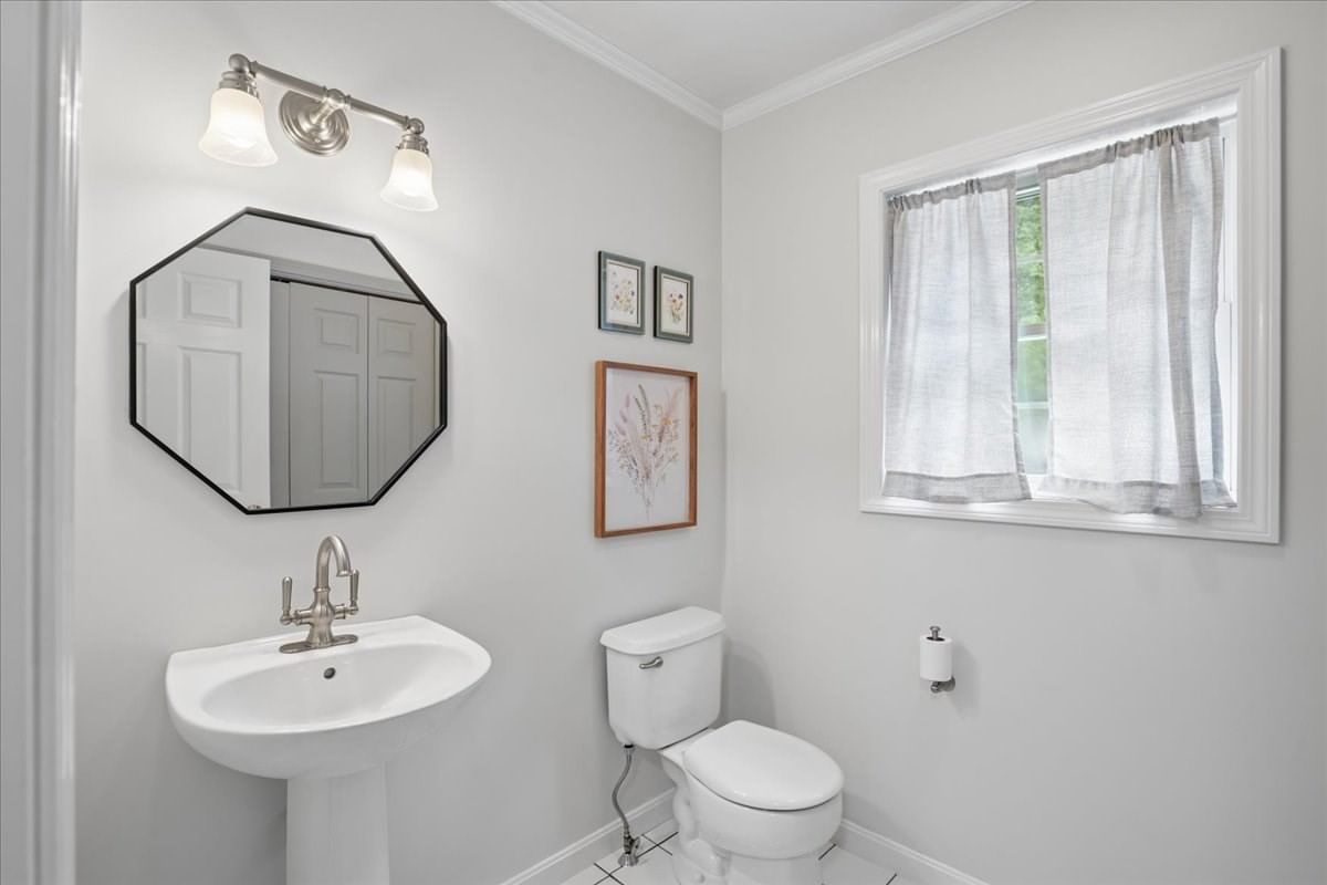6 Sterling Dr, Londonderry, NH 03053 photo 5