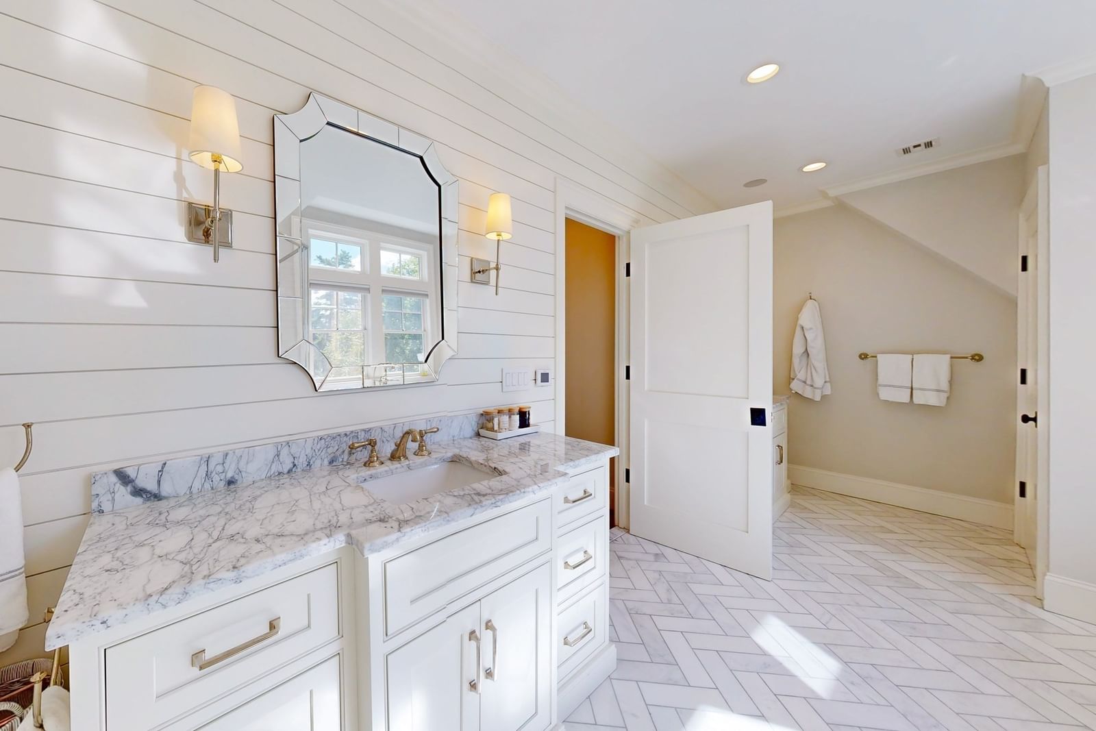 370 Grove St Needham — Photo 19 of 40
