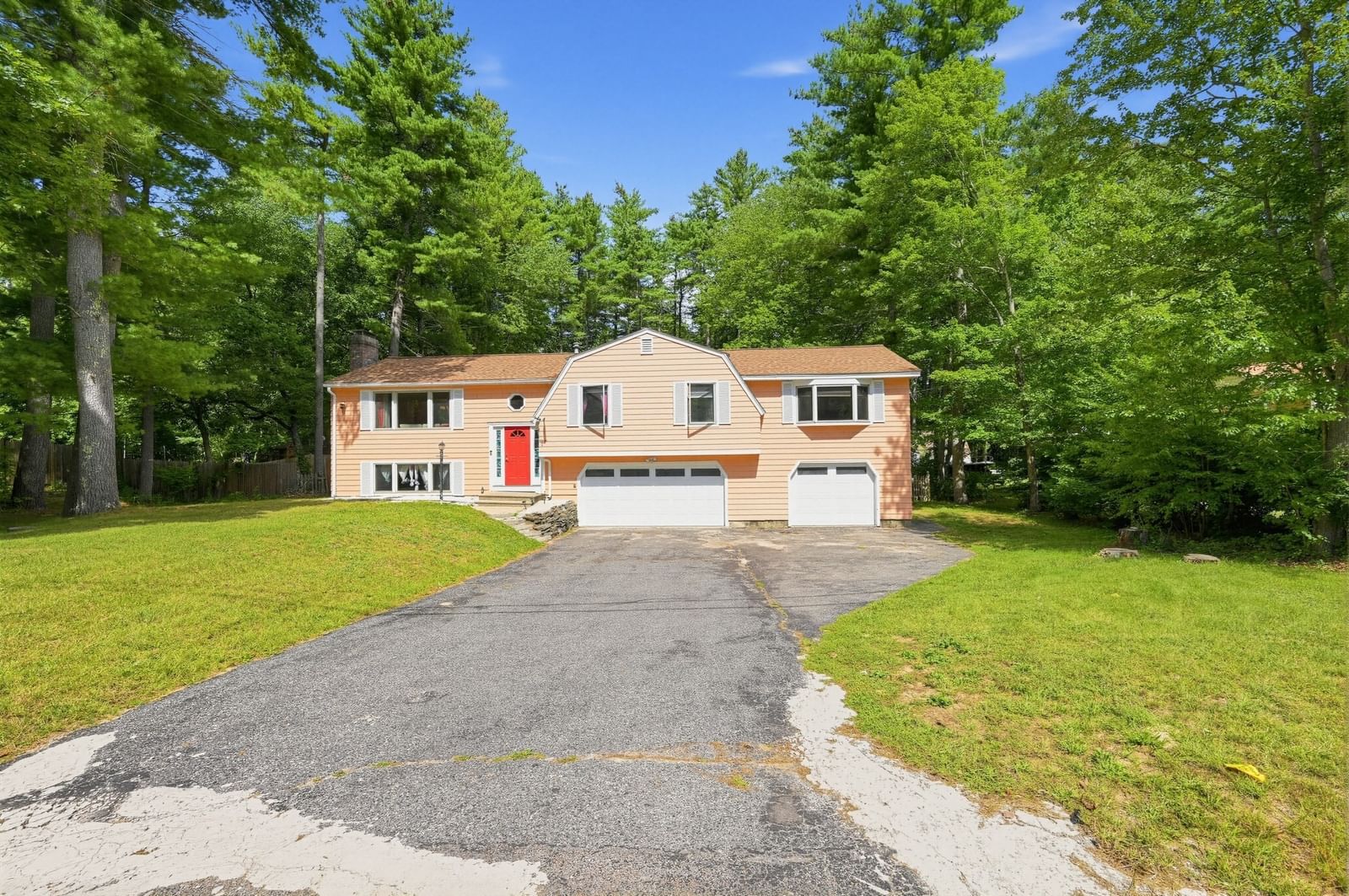 Property at 7 Balsam Dr, Townsend, MA 01469