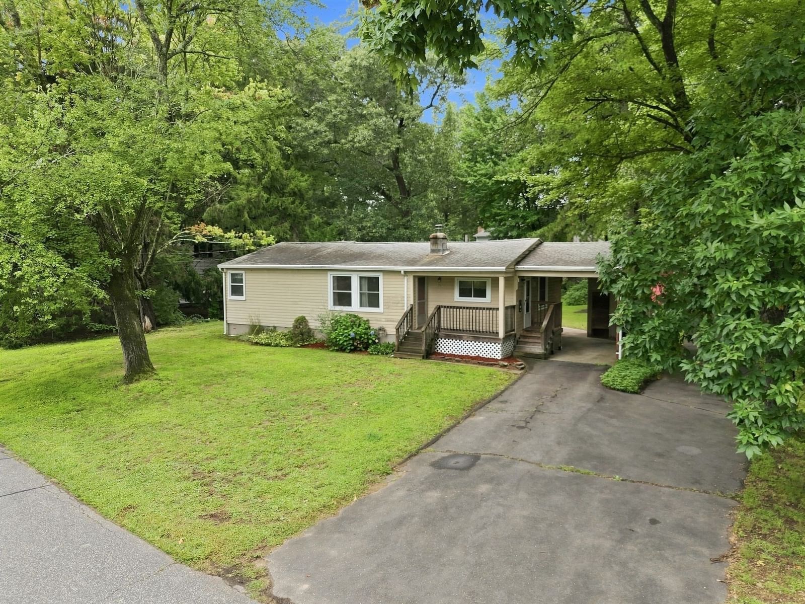 Property at 36 Silver Lake Dr, Agawam, MA 01001