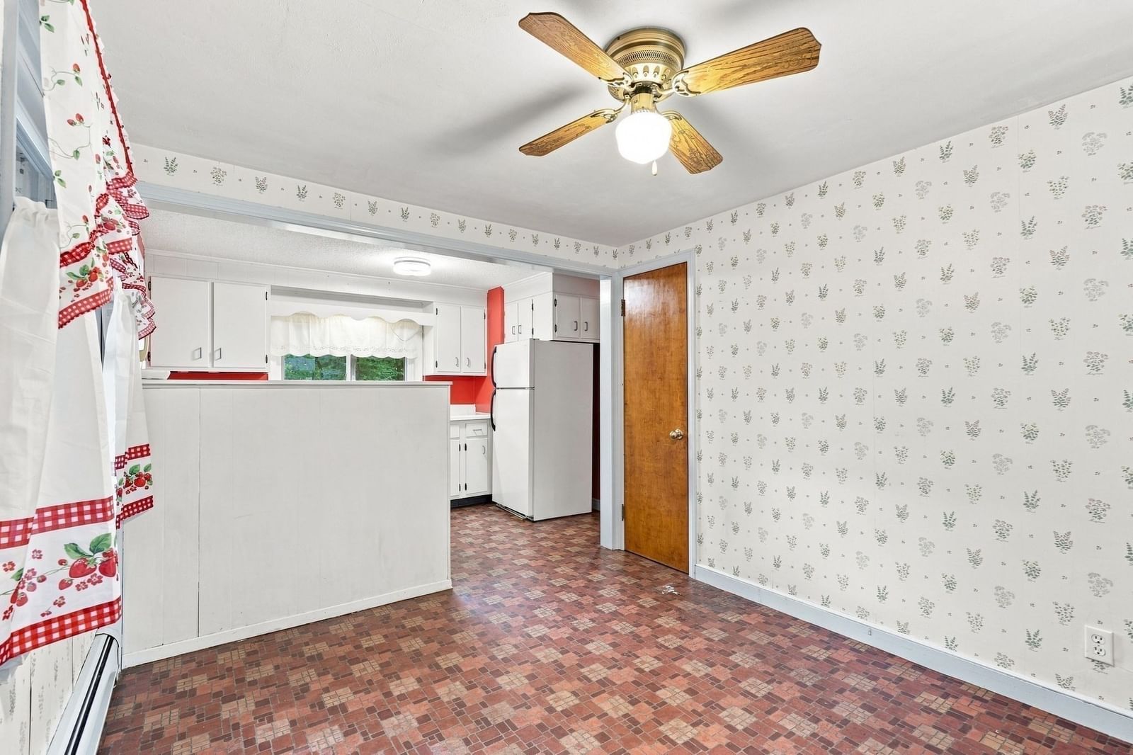 36 Silver Lake Dr Agawam — Photo 13 of 40