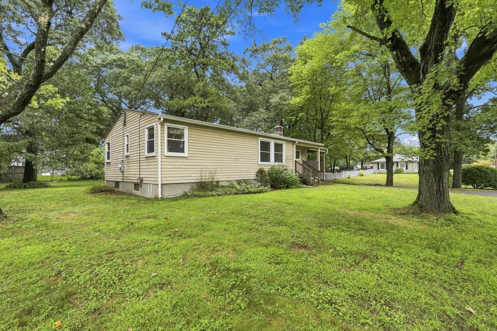 36 Silver Lake Dr Agawam — Photo 3 of 40