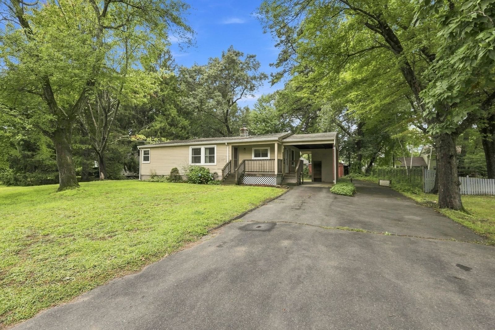 36 Silver Lake Dr Agawam — Photo 4 of 40