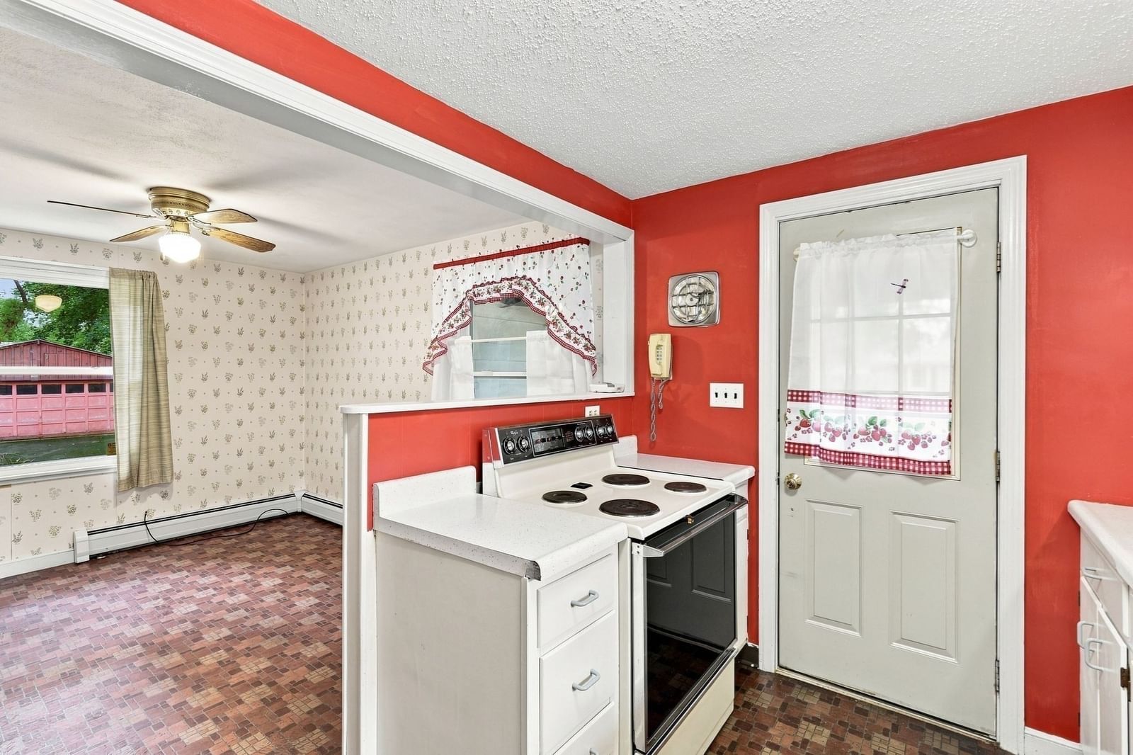 36 Silver Lake Dr Agawam — Photo 9 of 40