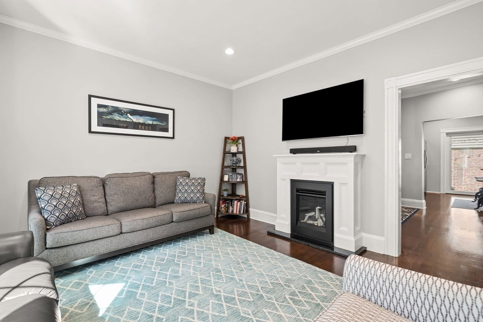 372 Silver St Boston — Photo 3 of 20
