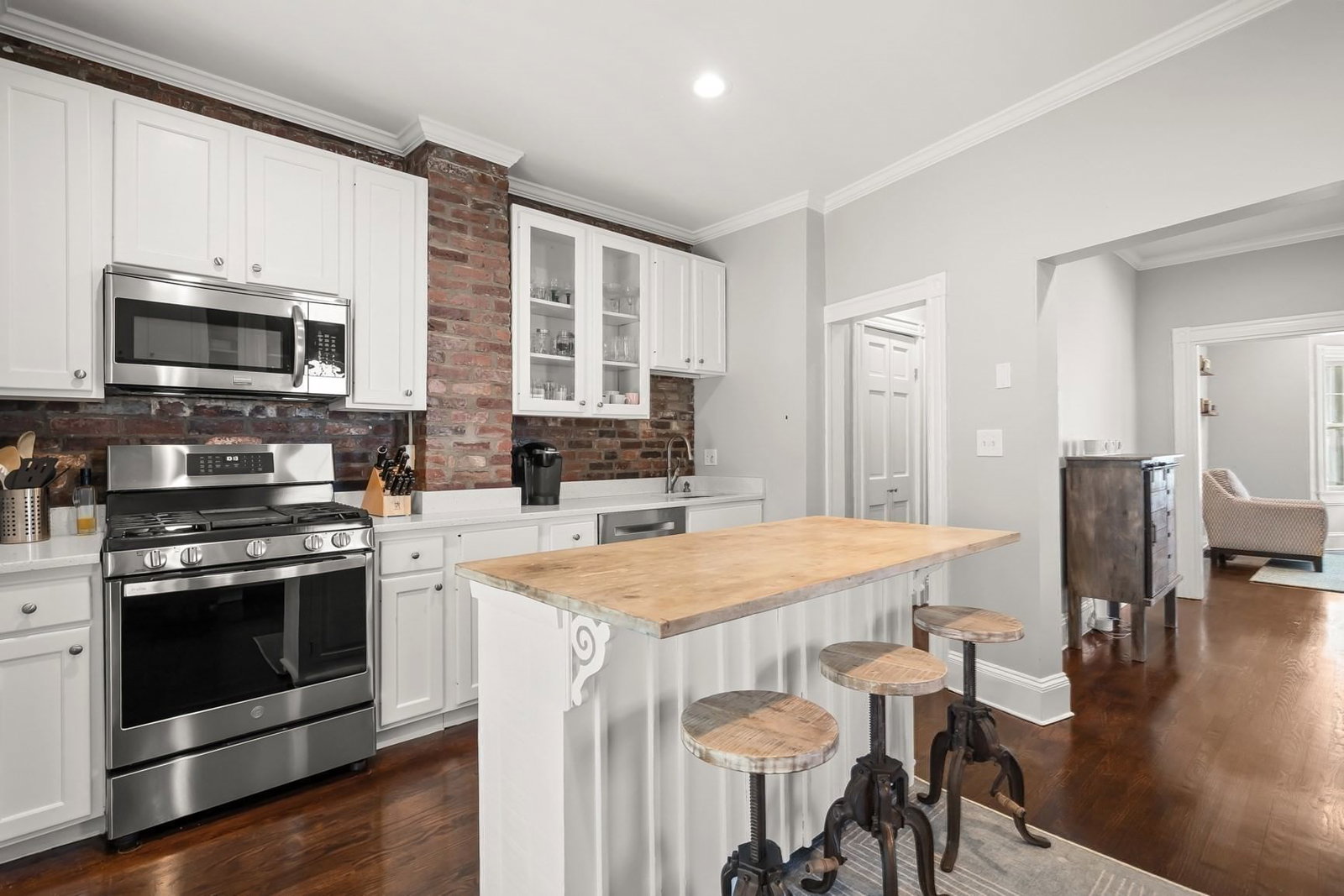 372 Silver St Boston — Photo 4 of 20