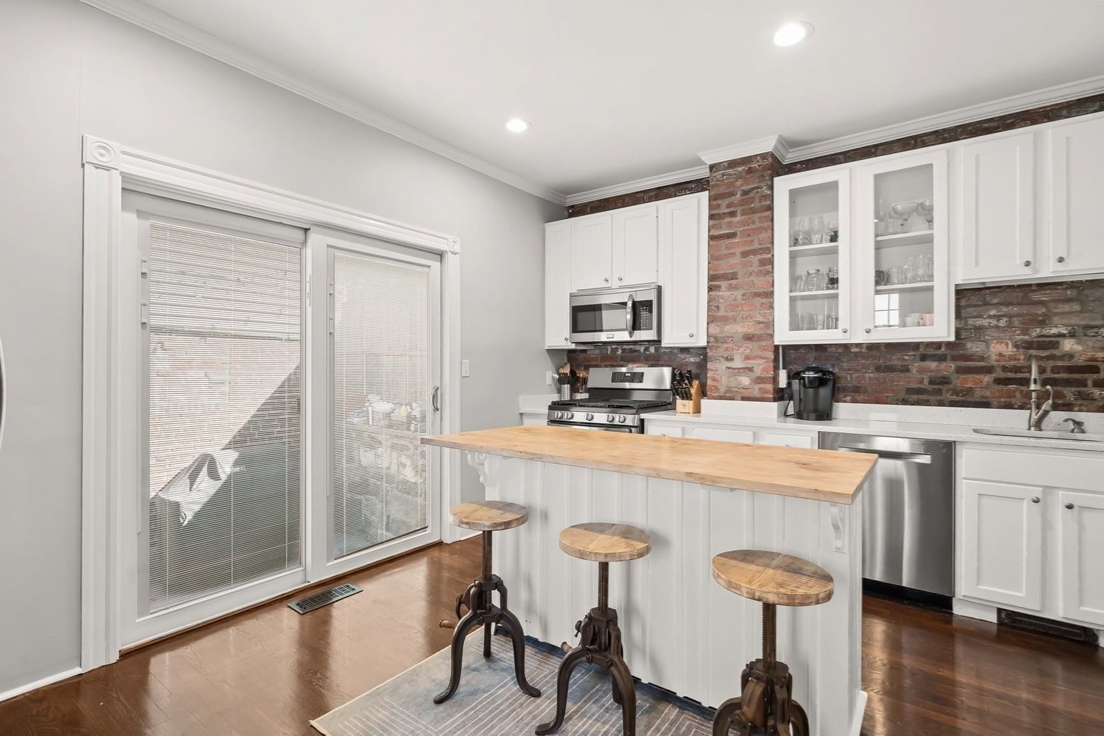372 Silver St Boston — Photo 5 of 20