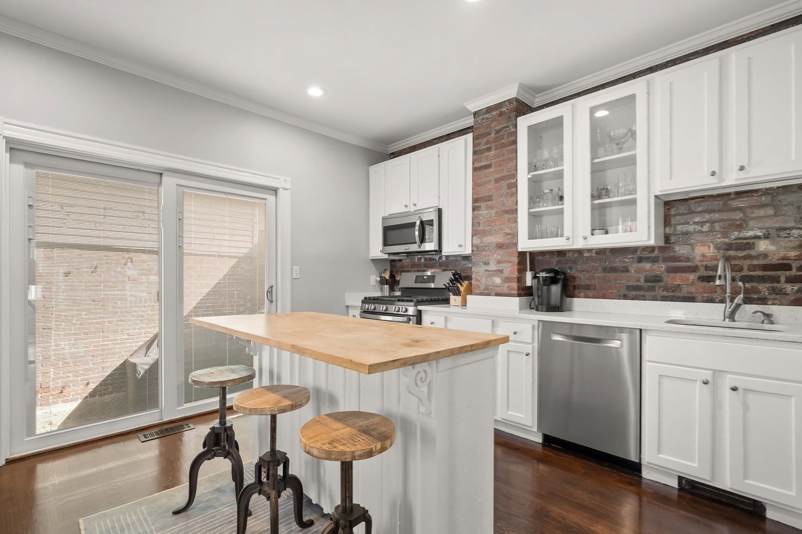 372 Silver St Boston — Photo 6 of 20