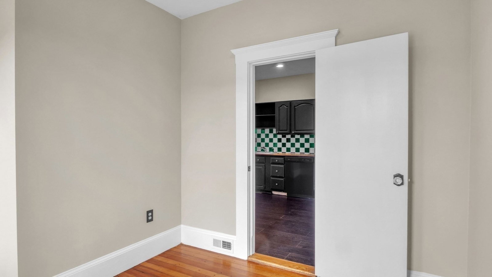 44 Pingree St #5 Salem — Photo 11 of 28