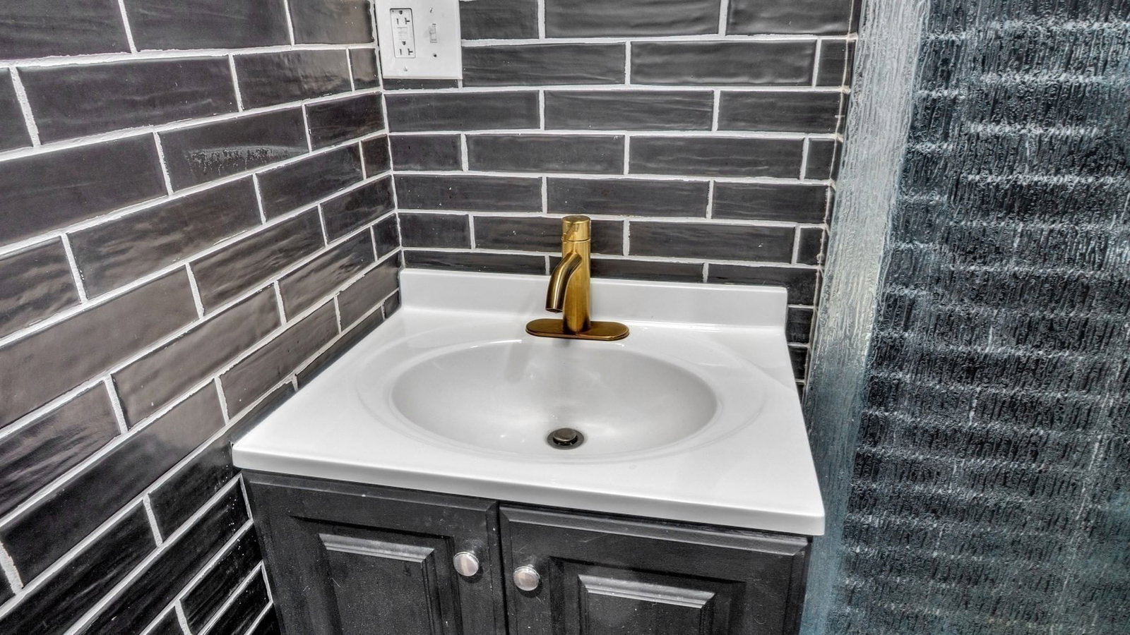 44 Pingree St #5 Salem — Photo 17 of 28