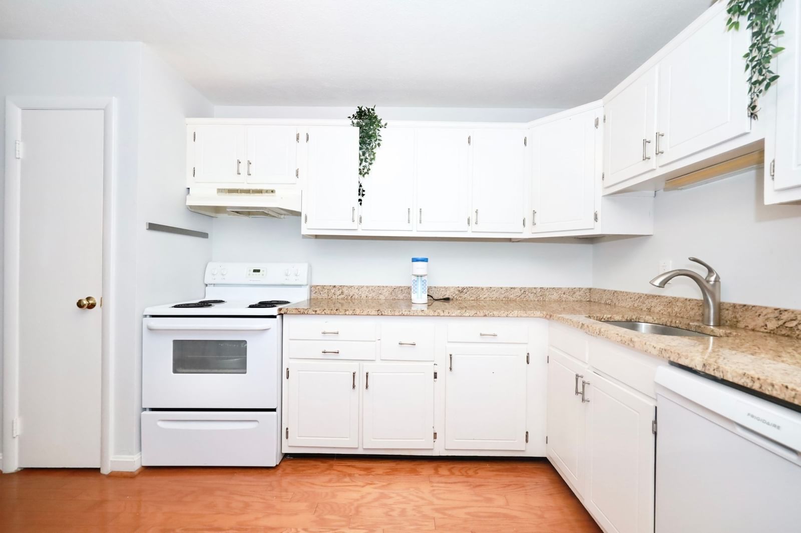 11 Cogswell Ave #6 Cambridge — Photo 4 of 13
